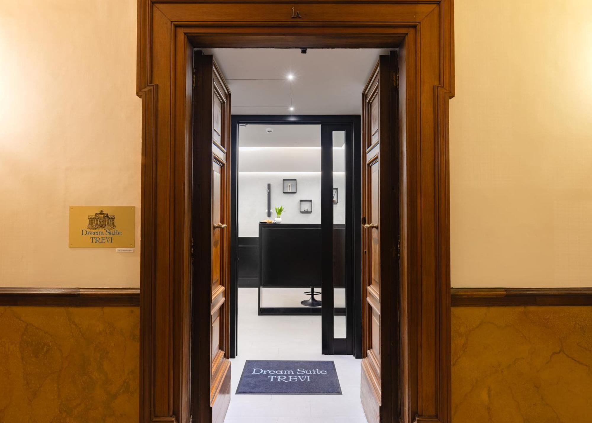 Dream Suite Trevi Рим Екстер'єр фото